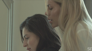 Искусство соблазна: роскошные ласки и нежные поцелуи от Zlata и Helina