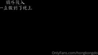 Китайский секс-эксперимент: розовый противогаз и обтягивающий латекс