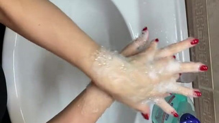 Взрывной оргазм и мокрая киска в FullHD