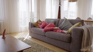 Lily Blossom в "Just A Kiss" – страстный хардкор с нежной нимфеткой