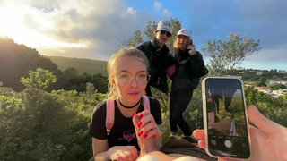 Горячее видео с минетом и случайными зрителями