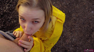 Встретил экс-девушку и трахнул ее в рот - откровенное уличное видео