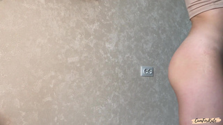 Наслаждение без границ: как она соблазняет в юбке без белья