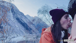 Сочный минетик в снегу – дикий и возбуждающий контент