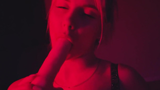 Beauty Vik1One shows how to do blowjob.mp4