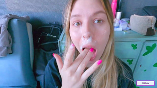 Столько спермы на лице – как он так кончил?