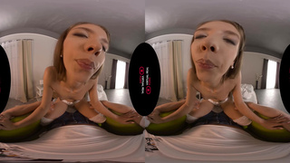 Домашнее VR порно с девушкой: реалистичный утренний секс в очках