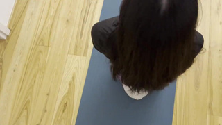 Неожиданный минет в спортзале — страстный секс с инструктором