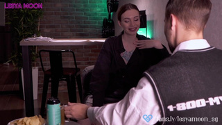 Горячий секс в баре: он лижет и получает по заслугам!