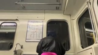 Шокирующая оргия в метро СПб после Алых Парусов – откровенное видео