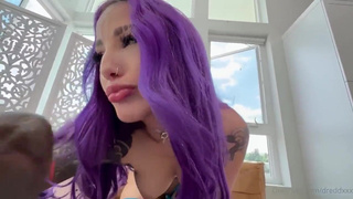 Огромный черный член vs тугой киски – выдержит ли напор?