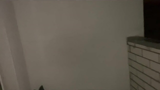 Хотела устроить шоу в подъезде — но передумала и отдалась страсти