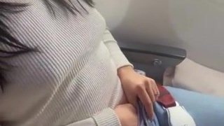 Игра с риском: кончаю в трусики при всех