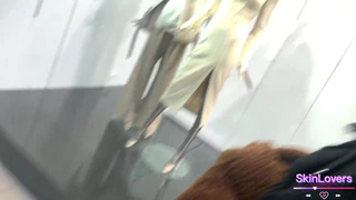 Страстные любовники не остановились — жесткий трах в общественном месте