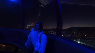 Гуляя по парку, она не устояла перед горячим минетиком