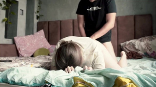 Универская шалунья доказывает всё телом