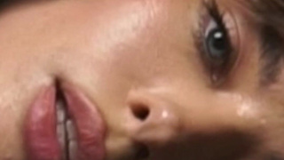 Анна Ральфс в горячем видео "Обожаю украшать тело" - страстный экшен от OF-Shorts