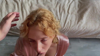 Горячая малышка в откровенном секс-ролике – смотри и наслаждайся