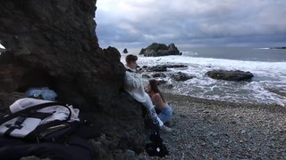 Крымские страсти: трах на пляже, пока никто не видит