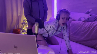 Откровенный секс-контент с элементами доминирования