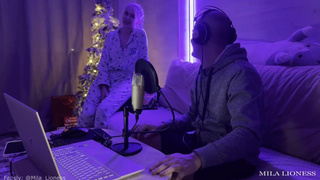 Откровенный секс-контент с элементами доминирования