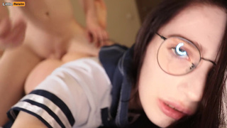 Горячее видео: тиктокерша с проколами принимает хуй соседа