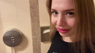 Страстный секс в туалете с фитоняшкой – жесткий разгон метаболизма