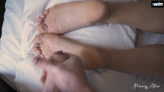 Princess Alice в экстазе: море спермы и дикий секс на камеру