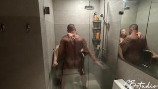 Горячая близость с мокрой красоткой