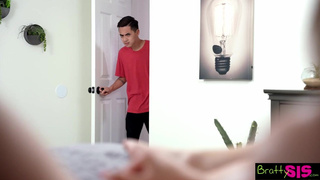 Брат входит в сестру и сжимает её сочные груди