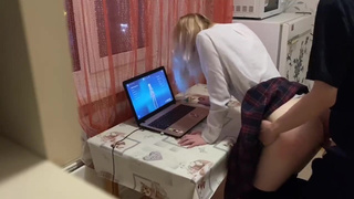 Ремнём её херачу и хуй вставляю — а ей похую, она в Геншин играет