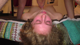 Глубокая глотка и жаркий минет – она покраснела, но не сдалась!