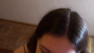 Горячая Nika Bunny: страстный минетик у входа – не смогла терпеть