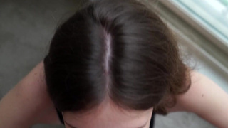 Неожиданный отсос от горячей соседки – соль и страсть