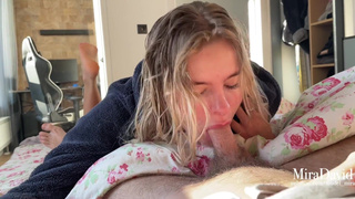 Влажные волосы и страстный минет: горячее видео после душа