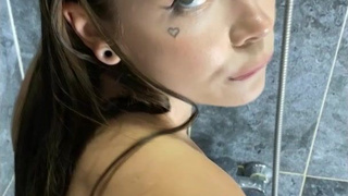 Горячая Кейт Курай и море спермы на ее аппетитных титьках