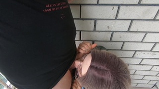 Анальный секс на улице: кончил в рот шалунье