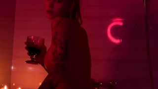 Запрещенный контент: сочные тела и дикие развлечения