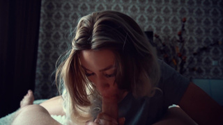 Лакшери Мур дарит горячий минет с искренним желанием