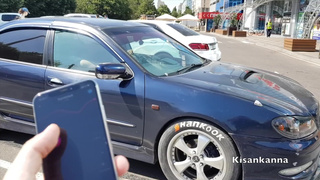 Юная нимфа испытала дикий оргазм на виду у всех