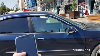 Юная нимфа испытала дикий оргазм на виду у всех