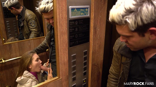 Страстная Мэри Рок не смогла устоять: горячий минет испанскому соблазнителю в лифте