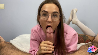 Откровенное видео с горячей минет-сценой