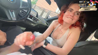 Горячее видео с рыжей нимфоманкой: минеты в общественных местах